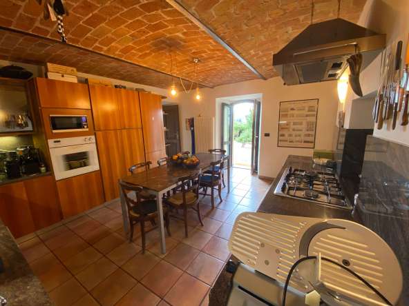 CP-1630_sanmarzano_canelli_nizza_unesco_fabiana_elianne_caseinpiemonte_barbera_hazelnuts_piemonte_asti_monferrat (17)