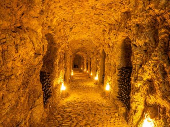 caseinpiemonte_sandamianodasti_roero_barbera_nebbiolo_pool_cascina_bb_cl-1684_1057 Large