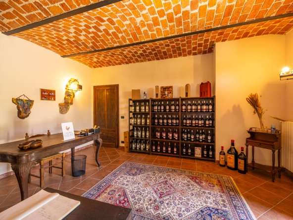 caseinpiemonte_sandamianodasti_roero_barbera_nebbiolo_pool_cascina_bb_cl-1684_1087 Large