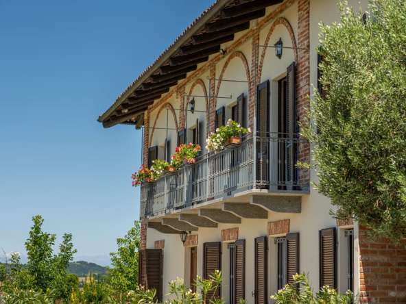 caseinpiemonte_sandamianodasti_roero_barbera_nebbiolo_pool_cascina_bb_cl-1684_1114 Large