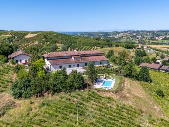 caseinpiemonte_sandamianodasti_roero_barbera_nebbiolo_pool_cascina_bb_cl-1684_20250709105742_0008_D Large