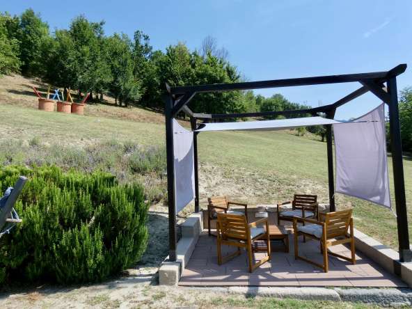 selectedhomespiemonte_monasterobormida_monferrato_barbera_pool_cascina_farmhouse_cr-168200216